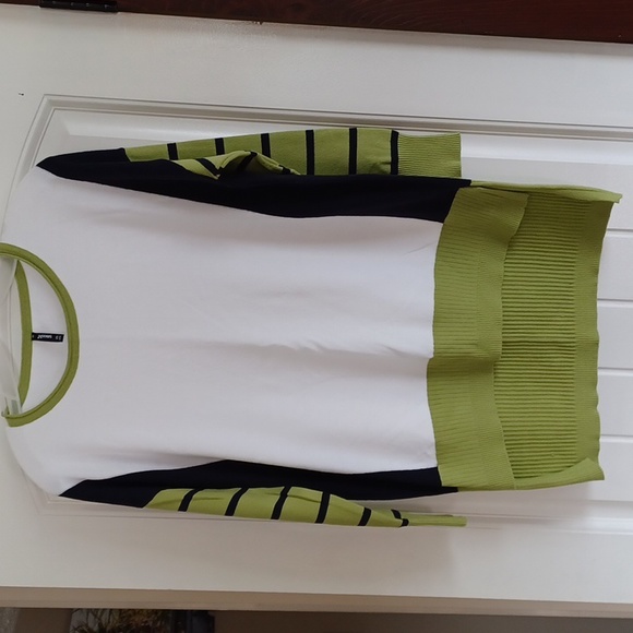 EUC WOMENS SMASH! SWEATER - Picture 1 of 3